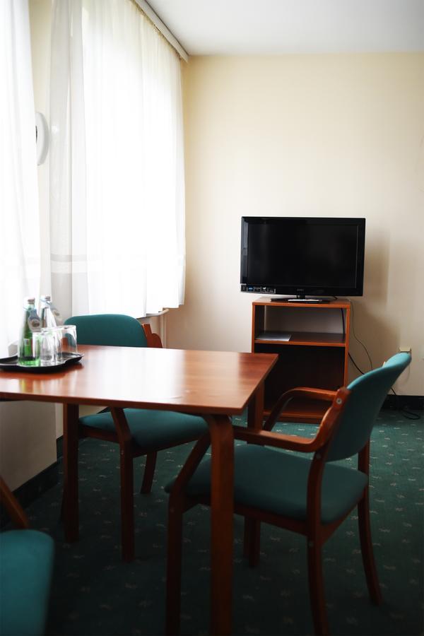 Wielka Wies  Parkhotel Economic מראה חיצוני תמונה