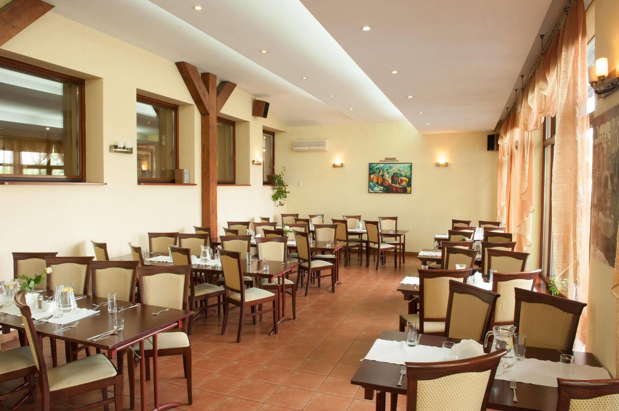 Wielka Wies  Parkhotel Economic מראה חיצוני תמונה