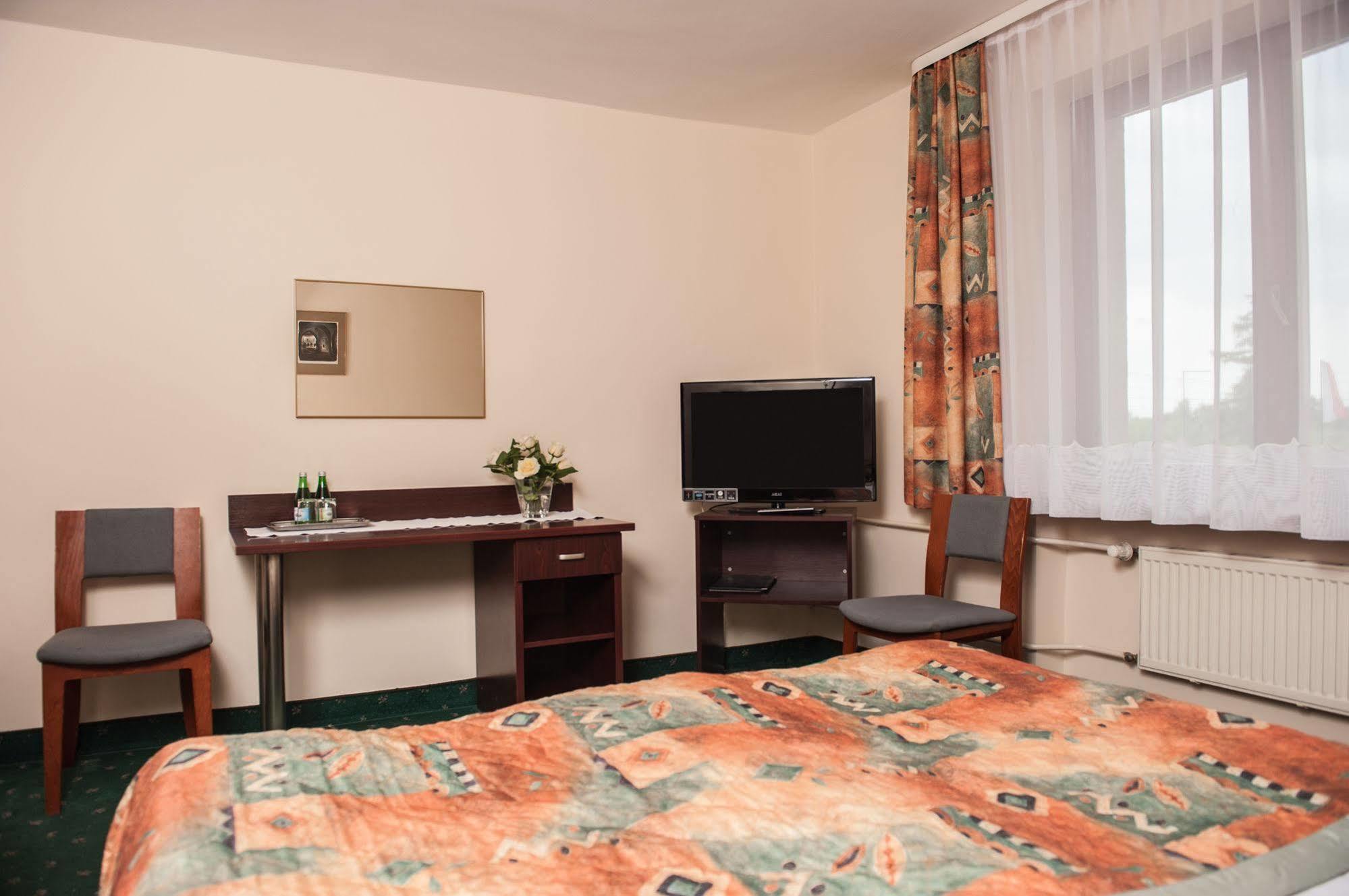 Wielka Wies  Parkhotel Economic מראה חיצוני תמונה